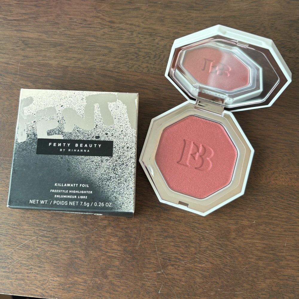 Fenty Beauty by Rihanna Killawatt Foil Freestyle Highlighter Ruby Richez